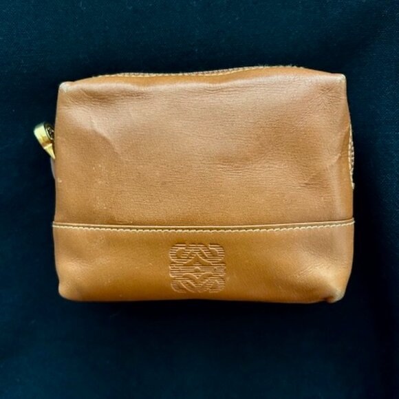 Very Rare Vintage Embossed LOEWE Caramel Leather Zippered Pouch Purse EUC - Picture 2 of 6